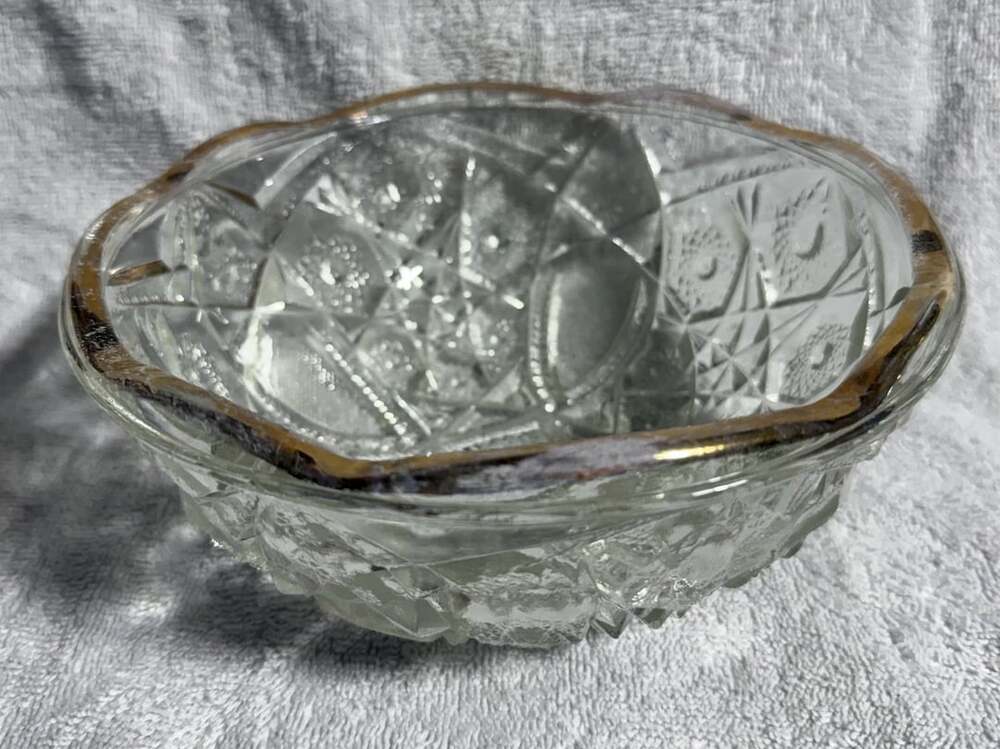 McKee Fentec Size 7.5 Glass Serving Bowl Gold Rim